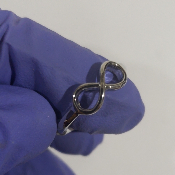 Elegant Silver tone Infinity Symbol Ring - Size 8 - Women's Fashion Jewelry - Picture 3 of 7